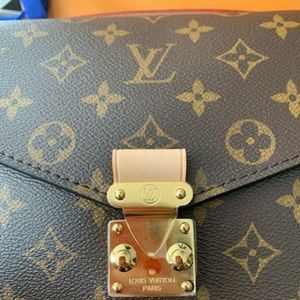 Louis Vuitton Pochette Metis
